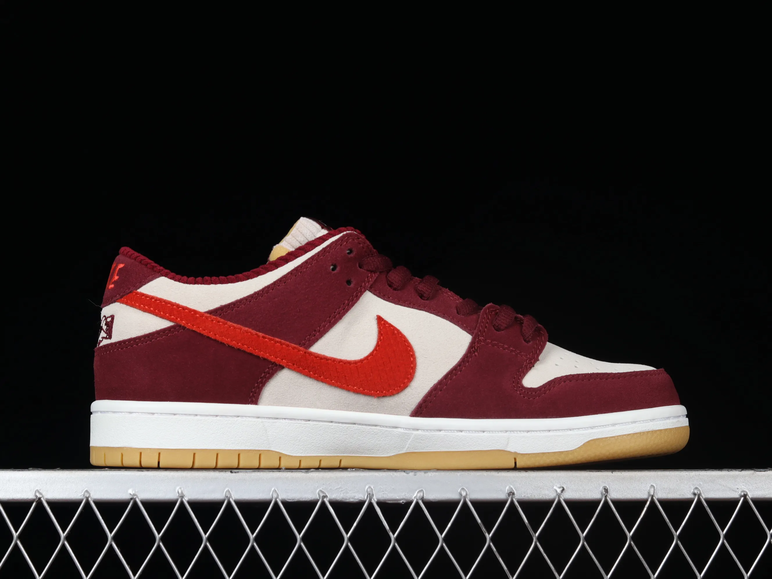 All categories Nk SB Dunk Series Nk SB Dunk Low low-top sneakers Skate Like a Girl x Nk SB Dunk Low joint model SB smashed backboard fashion casual sneakers DX4589-600